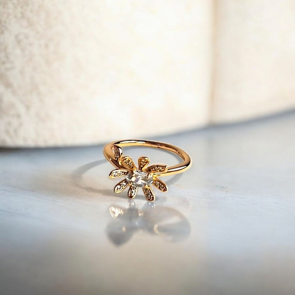 Pretty Bird Daisy Flower Ring - 18K Rose Gold Plated - Size 8 - NWOT - Picture 3 of 7
